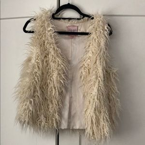 Romeo & Juliet Couture Faux Fur Vest, Cream